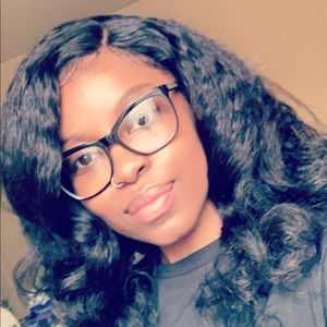 Meet your Posher, Cassandra